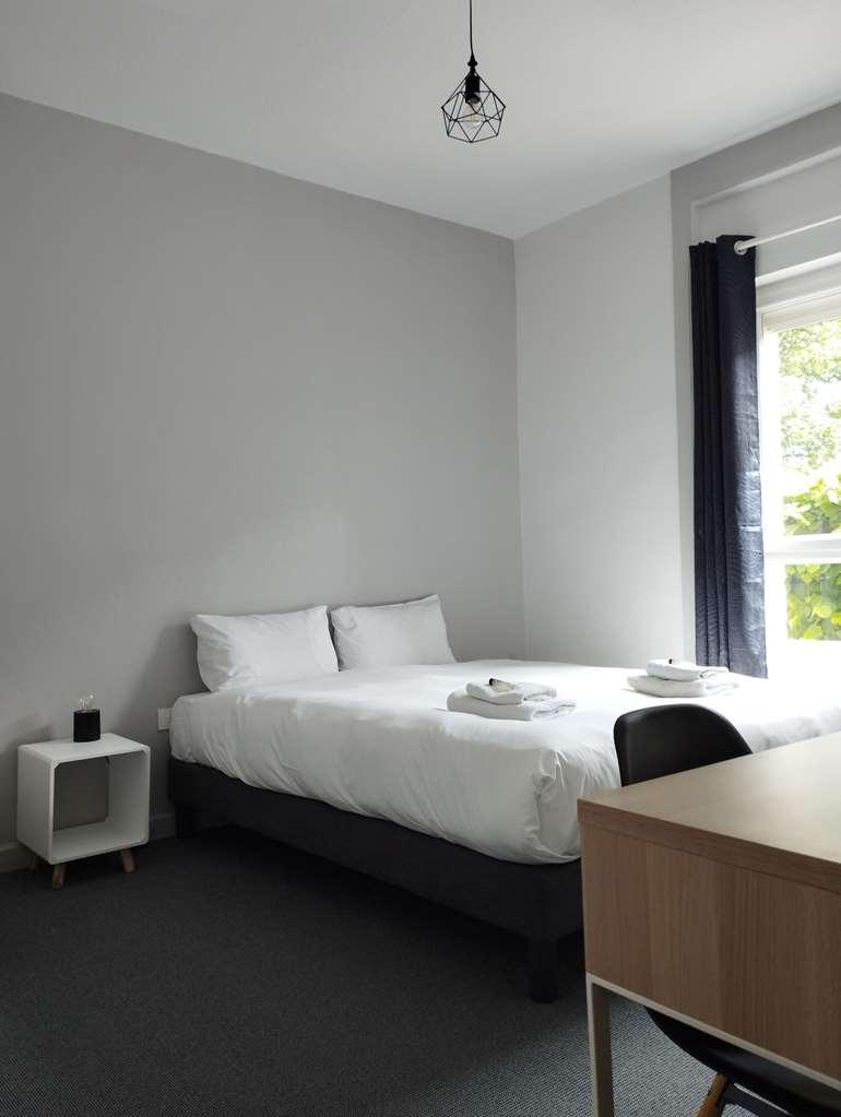Brit Hotel L'Arrivee Guingamp Room photo